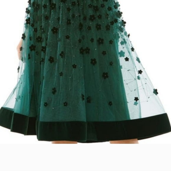 Beautiful and alegant mother of bride - Picture 2 of 12